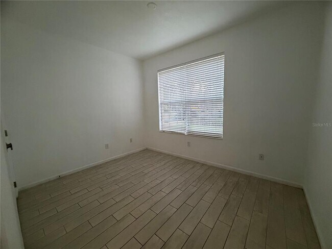 Building Photo - 3001 Laurel Park Ln