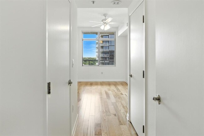 Building Photo - 54 Rainey St