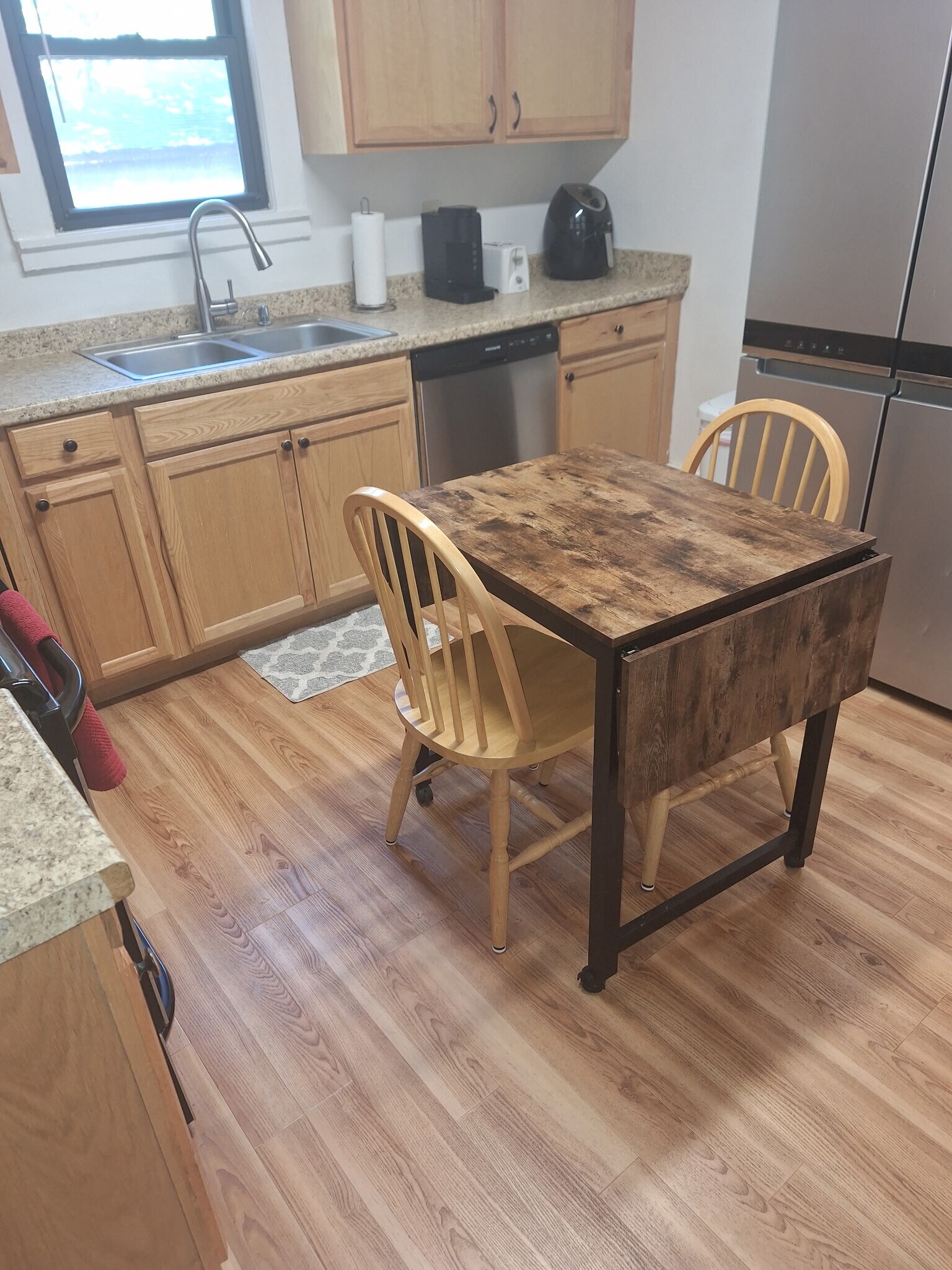 Building Photo - 909 W Oak St