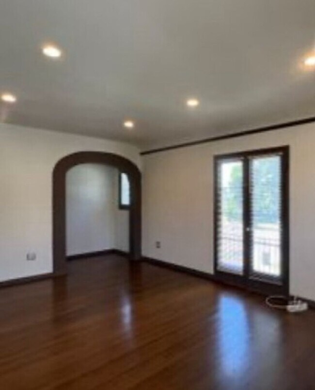 Building Photo - 1171 Huntington Dr