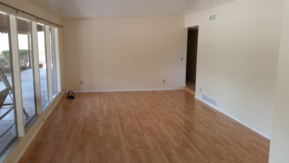 Building Photo - 9291 E Shonto Ln