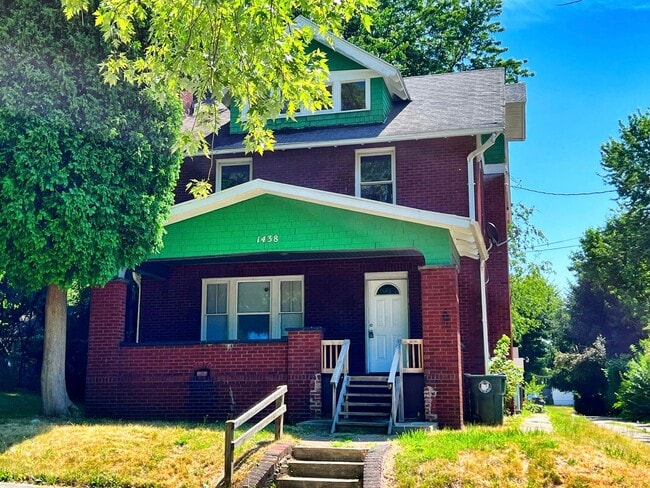 Building Photo - 1438 Rowland Ave NE