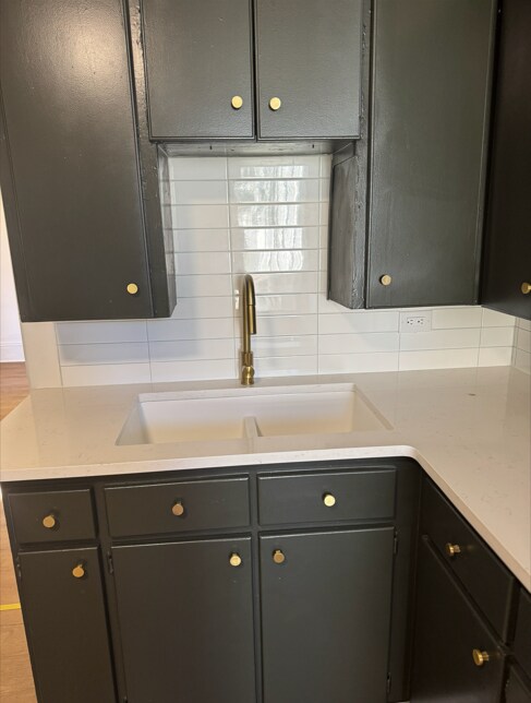 Building Photo - 18 Pond St