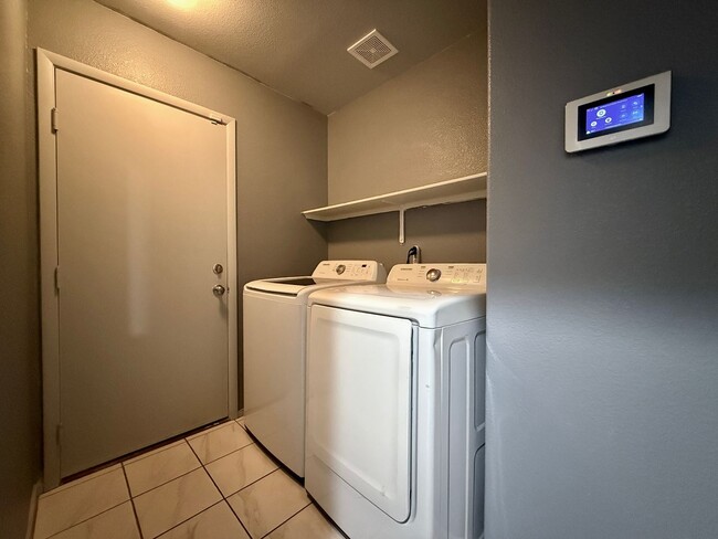 Building Photo - Northwest/Centennial Hills - 3BD SINGLE STORY HOME, GRANITE COUNTER TOPS, STAINLESS STEEL APPLIAN...