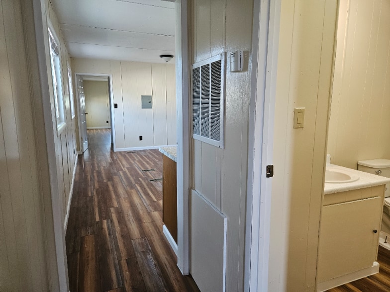 Building Photo - 32 3rd St