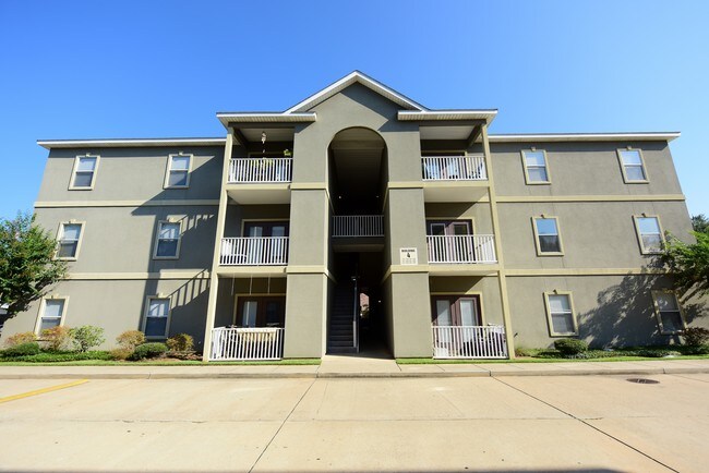 Building Photo - 317 Dominion Dr