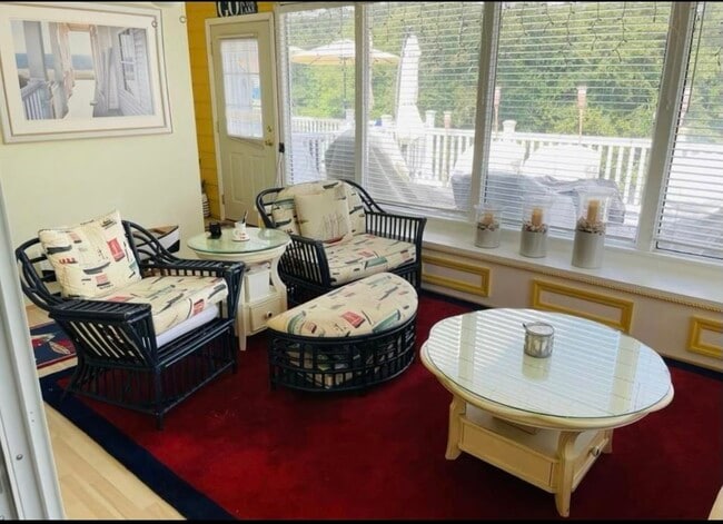 Building Photo - 351 Arrowhead Trail NE