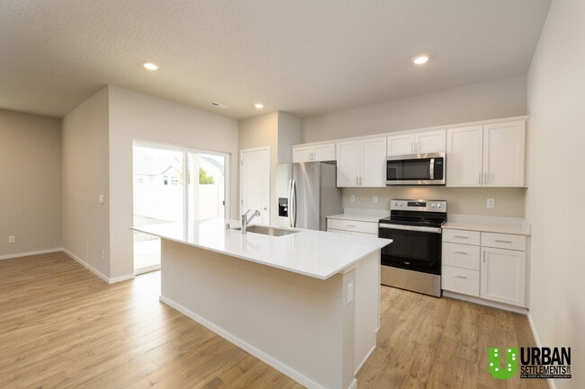 Building Photo - 3744 Clinton Rd