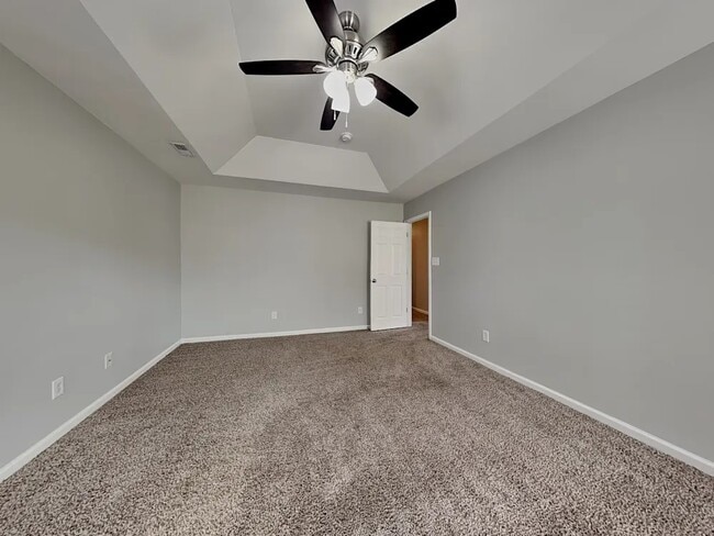 Building Photo - 7022 Tanners Creek Dr