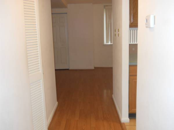 Building Photo - 136 N Bread St