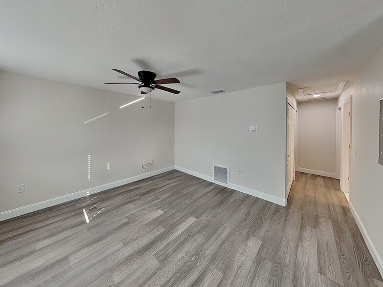 Building Photo - 536 Charles Ct