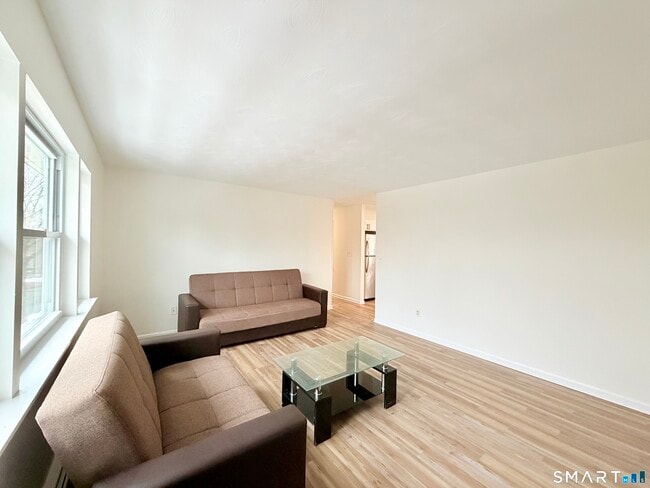 Building Photo - 76 Highland Ct