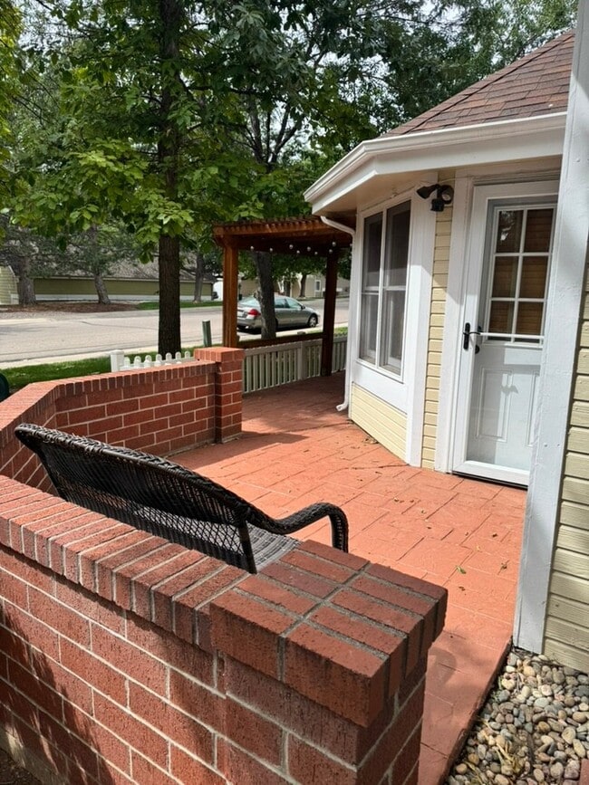 Building Photo - 1074 Cunningham Dr