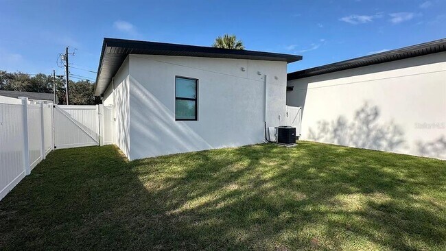 Building Photo - 710 Childs Ave