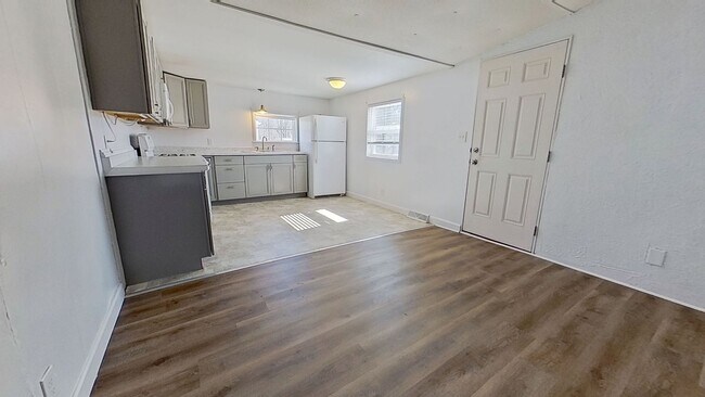 Building Photo - 450 Ridge Rd