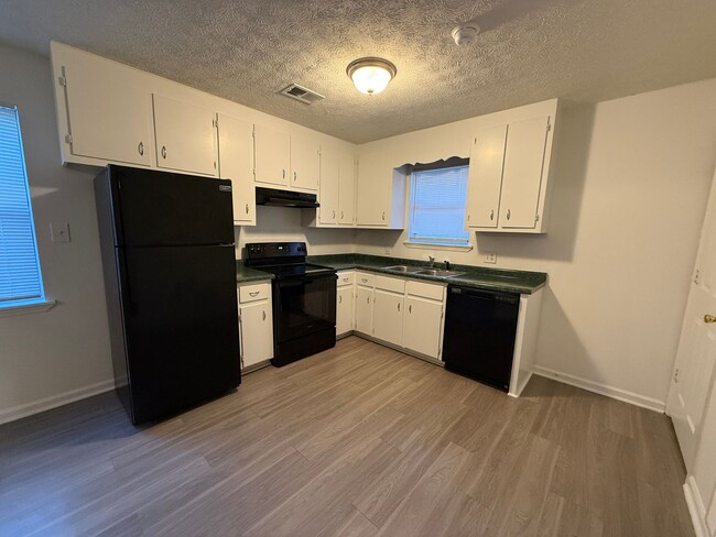 Building Photo - 1091/1093 Cantrell Ln