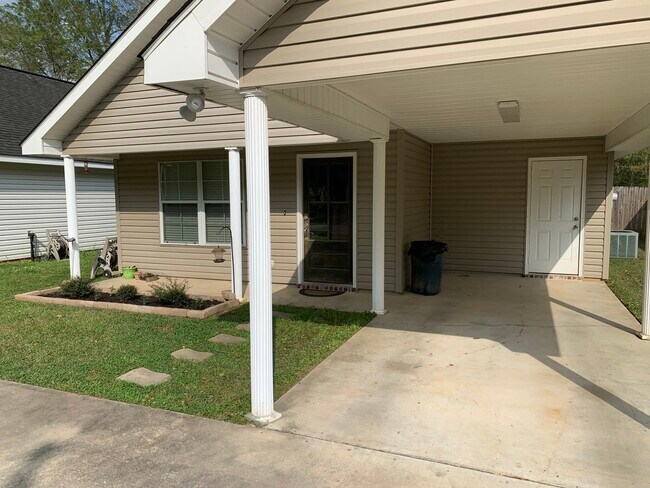 Building Photo - 17618 Avalon Terrace