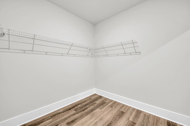 Building Photo - 514 Silky Oak Dr SE