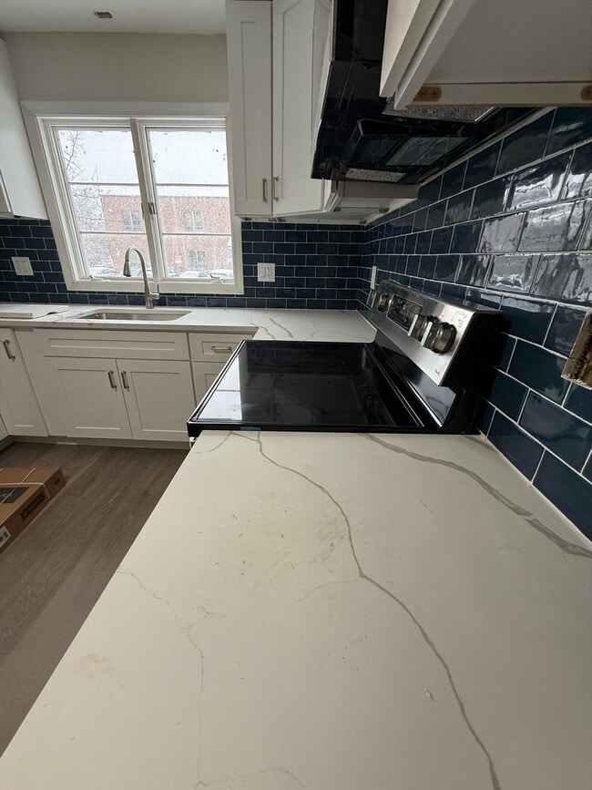 Building Photo - 82-84 Oxford Street