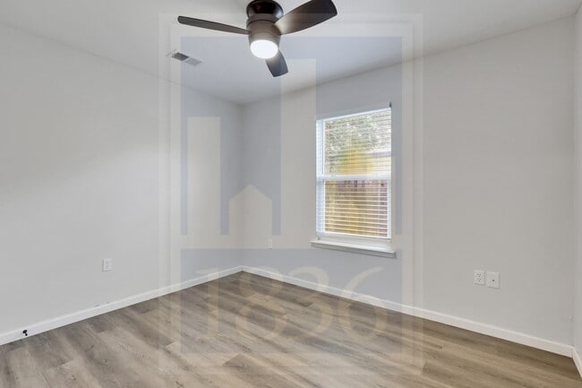 Building Photo - 4500 Acers Ln