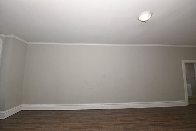 Building Photo - Spacious 2 bedrooms with their own bathroom suite