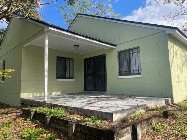 Building Photo - Orlando/Orlovista - For RENT 3 Bedroom, 2 Bathroom, 2 Car Garage