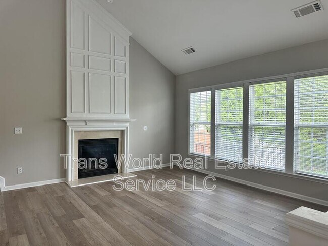 Building Photo - 2282 Young America Dr NE