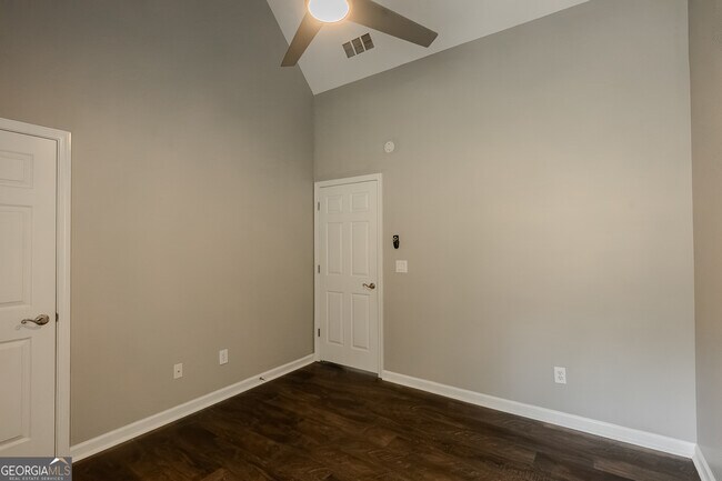 Building Photo - 120 Rosebay Ln