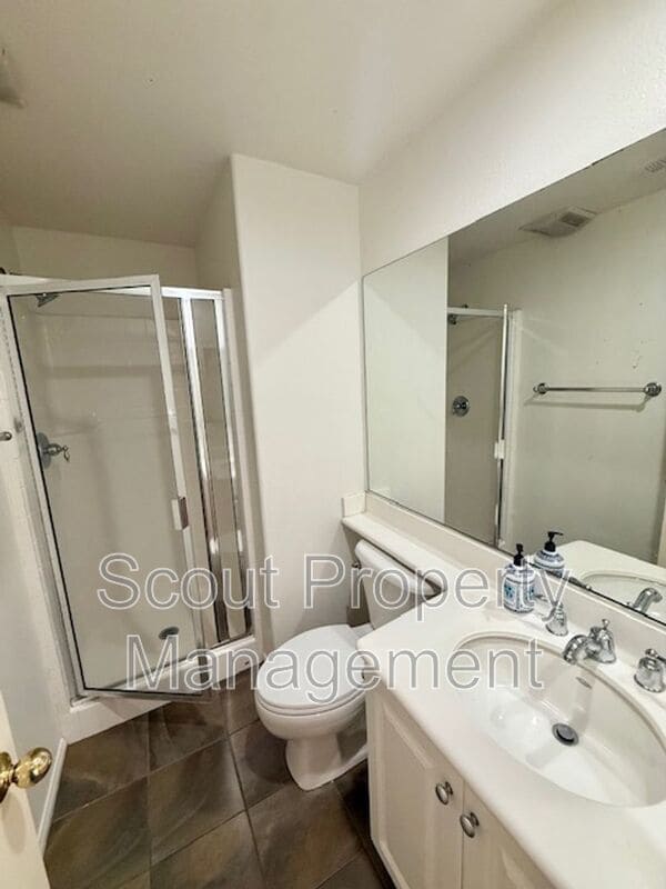 Building Photo - 39877 Worthington Pl