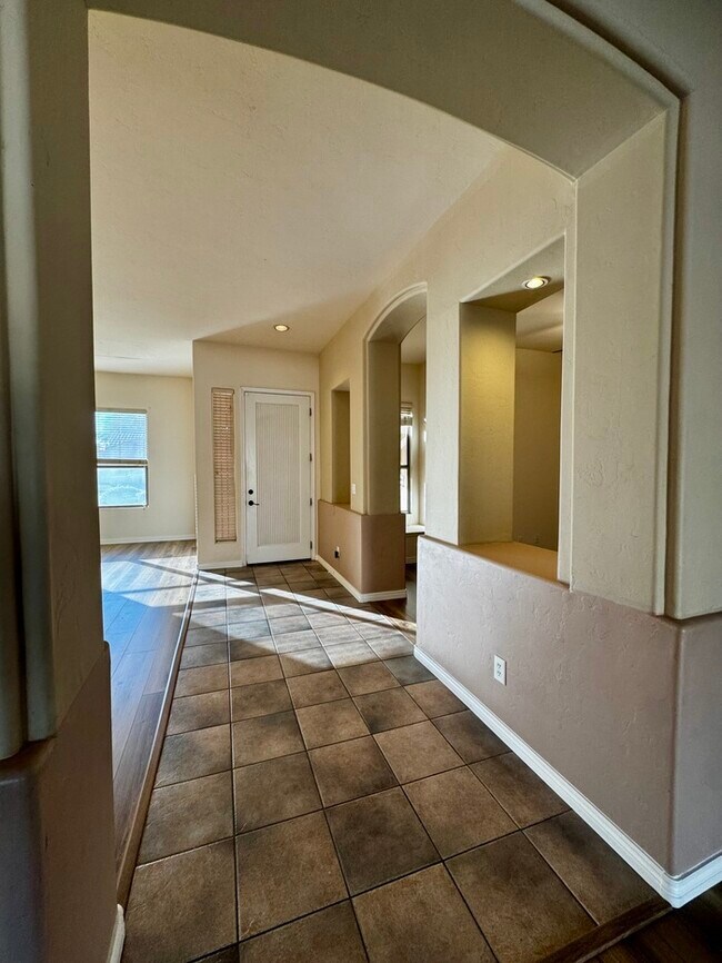 Building Photo - FOR RENT