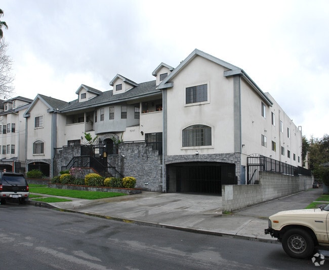 Primary Photo - 5241 Cartwright Ave
