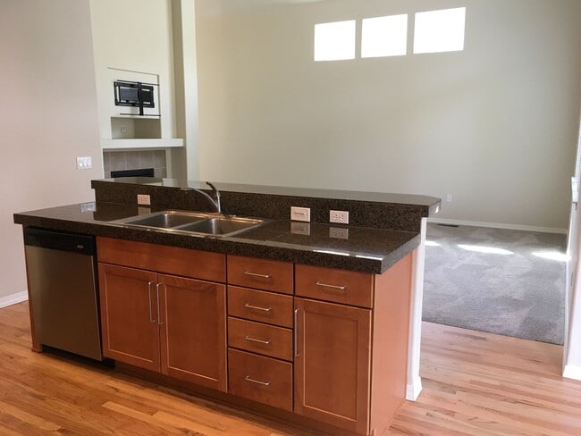 Building Photo - Gorgeous River Canyon Community Home!