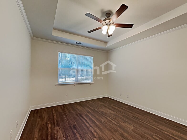 Building Photo - 7055 Creeksong Dr