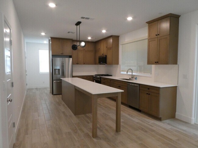 Building Photo - 2725 E Teaberry Dr