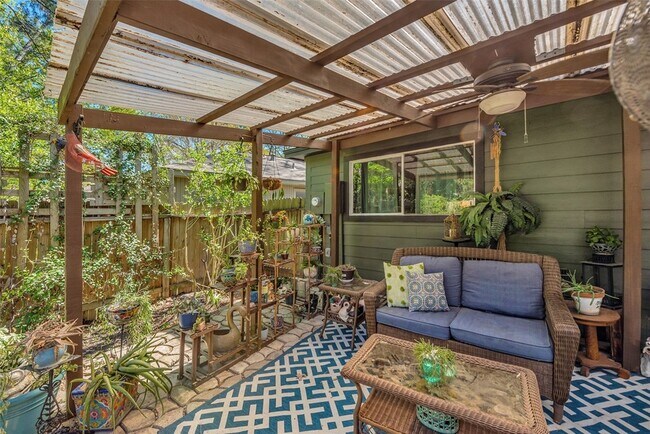 Building Photo - 116 W White Willow Cir