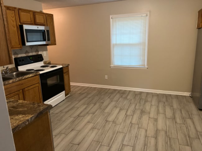 Building Photo - 2243 Delta Dr
