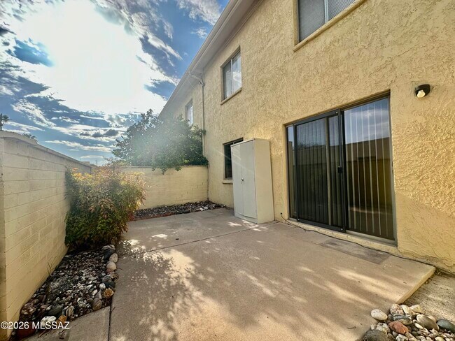Building Photo - 810 S Kolb Rd