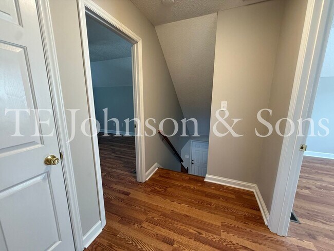 Building Photo - Spacious 3 Bedroom Home with Primary Suite on Main Level in Camden Forest