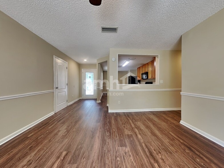 Building Photo - 7049 Beekman Lake Dr