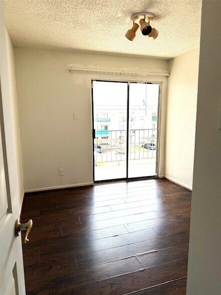 Building Photo - 2830 S Bartell Dr