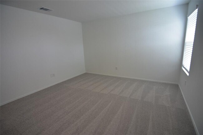 Building Photo - 275 Bugbee