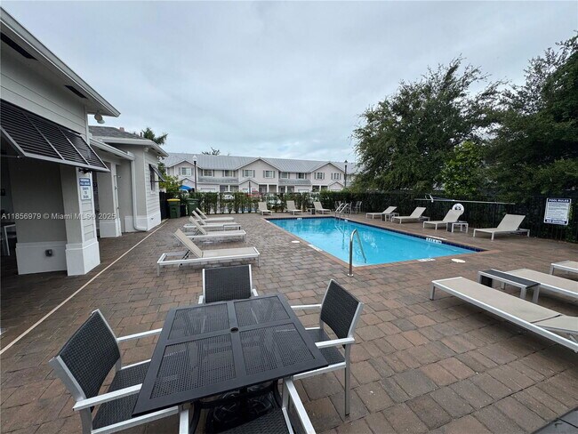 Building Photo - 1780 SE 9th Ave