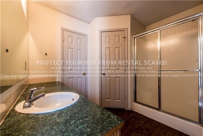 Building Photo - 1348 S Jasmine Ln