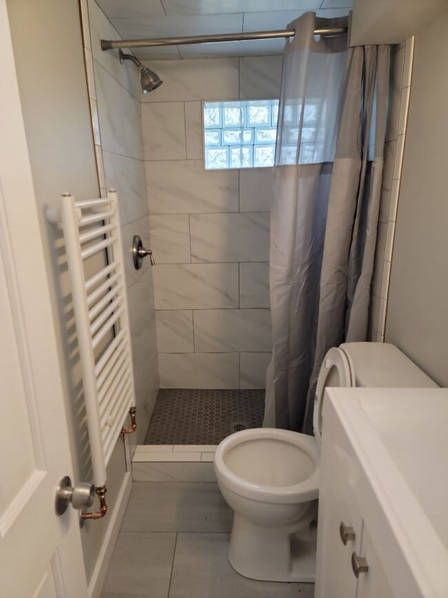 Building Photo - AVAILABLE JUNE 1st 2026 - Fantastic Newly Renovated 5 Bed 2 Bath Home w/ Garage