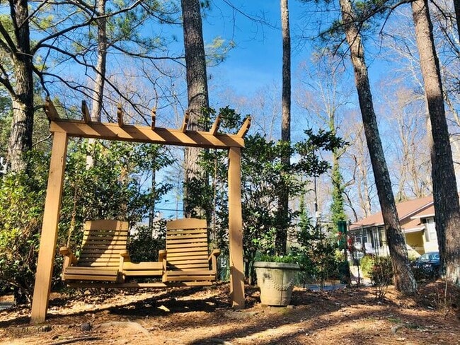 Building Photo - North Atlanta 1 Bed-1 Bath Condo, LVP Hardwoods, Sunroom/Office, Available Mid-July!