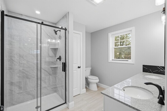 Building Photo - 24 Daytona St