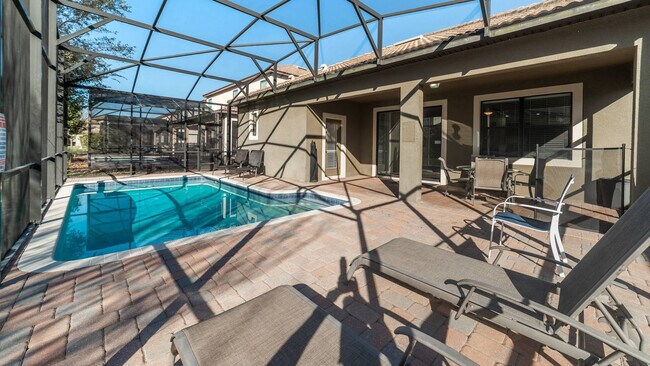 Building Photo - 1456 N Myrtlewood St