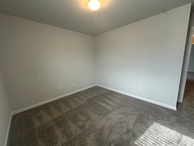 Building Photo - 191 Hornet Dr