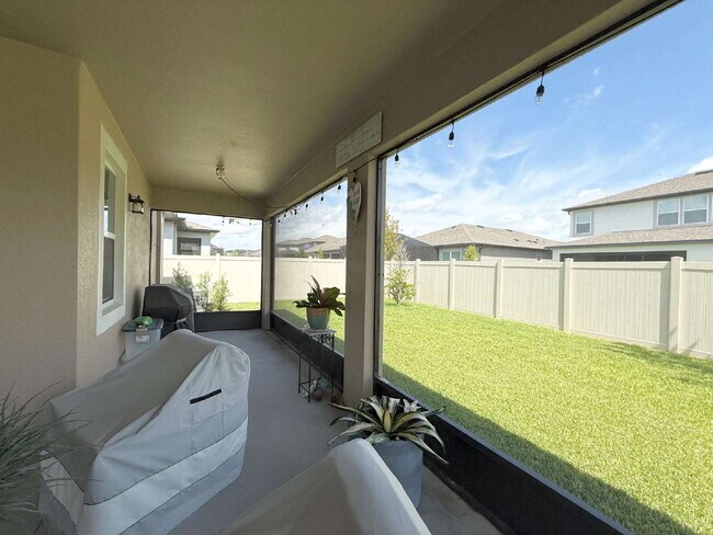 Building Photo - "Charming 3-Bed Oasis with 2 Full Baths in...