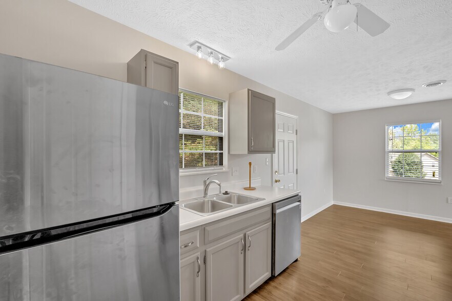Building Photo - 711 Panther Creek Ct